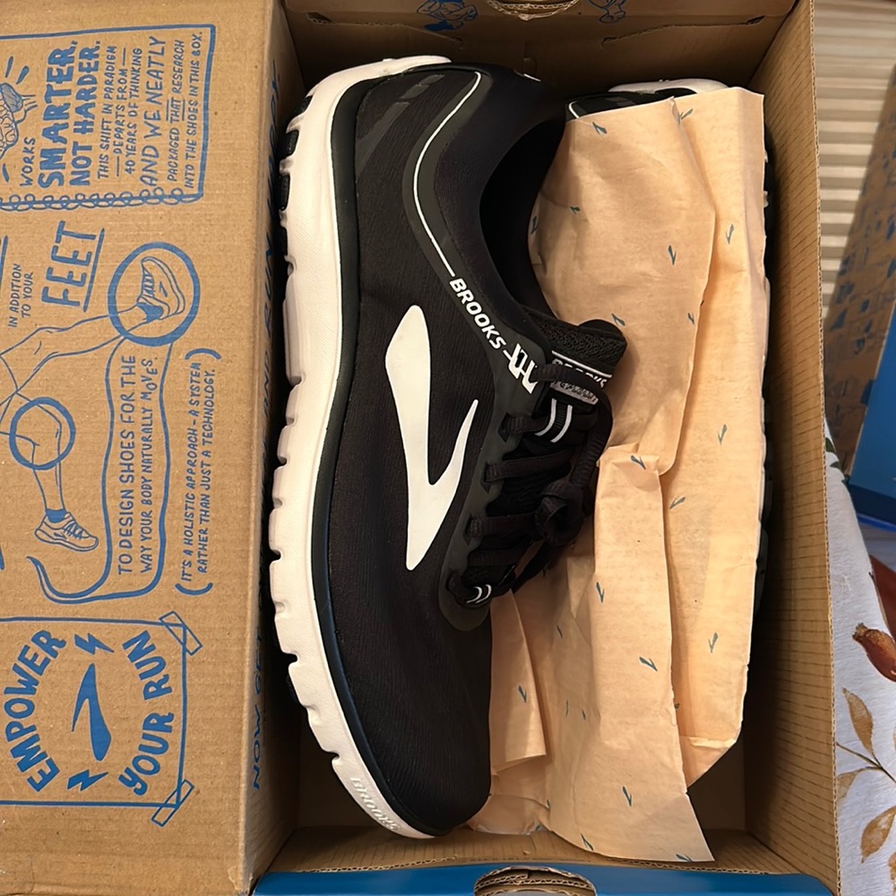 NWT womens brooks size 10 pureflow 7 black sneakers